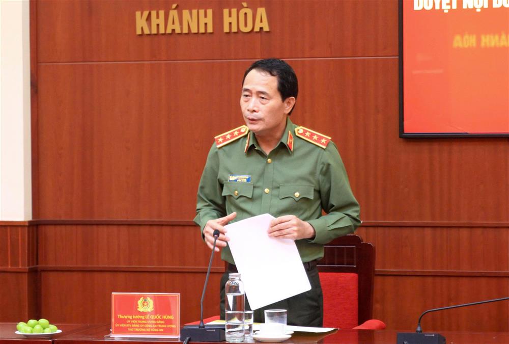 Thứ trưởng Lê Quốc Hùng phát biểu tại buổi làm việc.
