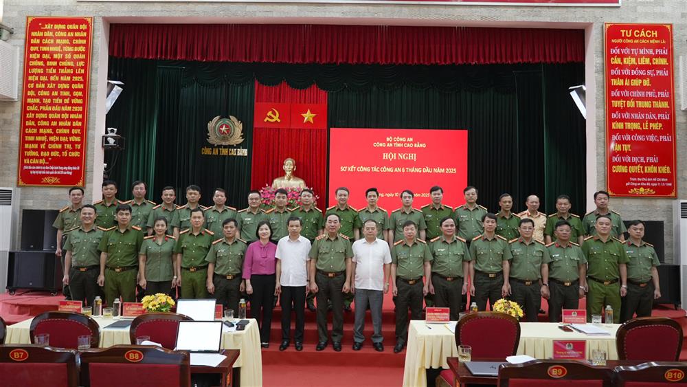 Các đại biểu dự Hội nghị.