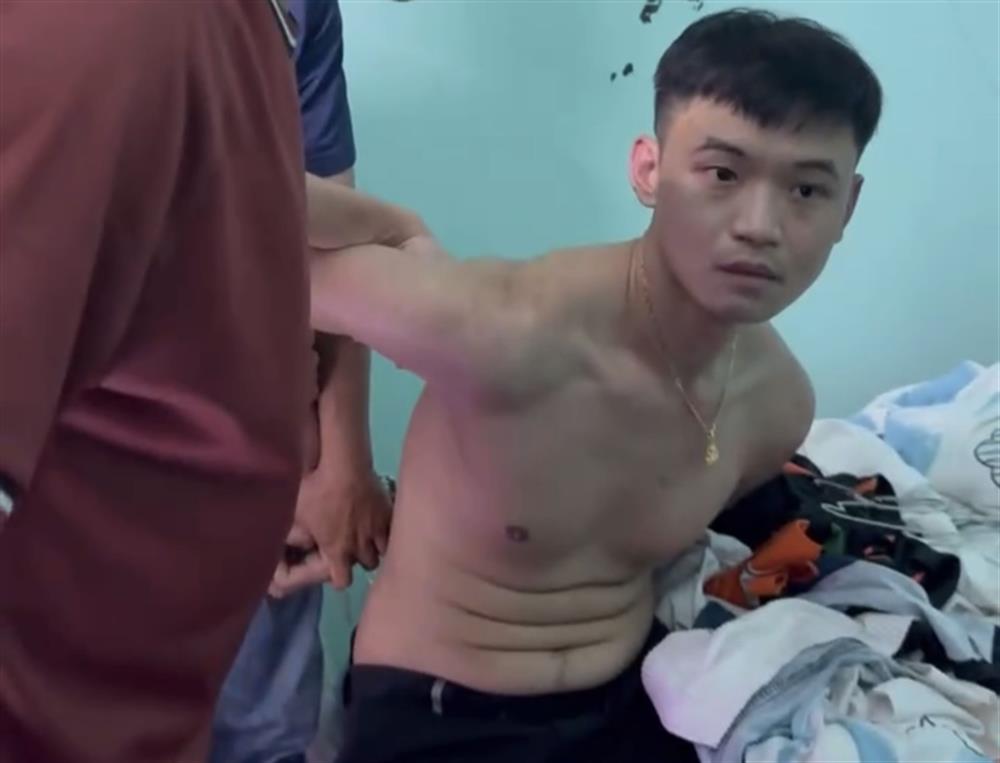 Công an xã Diên Khánh ập vào bắt khi đối tượng Hào chuẩn bị bỏ trốn.