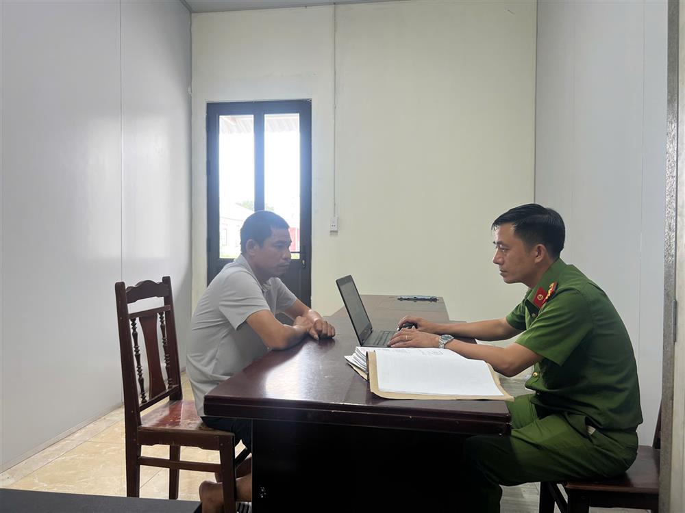 Cơ quan điều tra làm việc với các đối tượng.