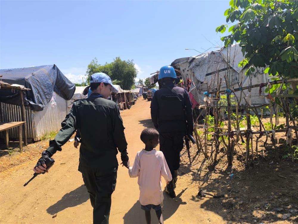 Hoạt động tuần tra tại trại tị nạn dành cho người mất nơi ở (IDP camp).