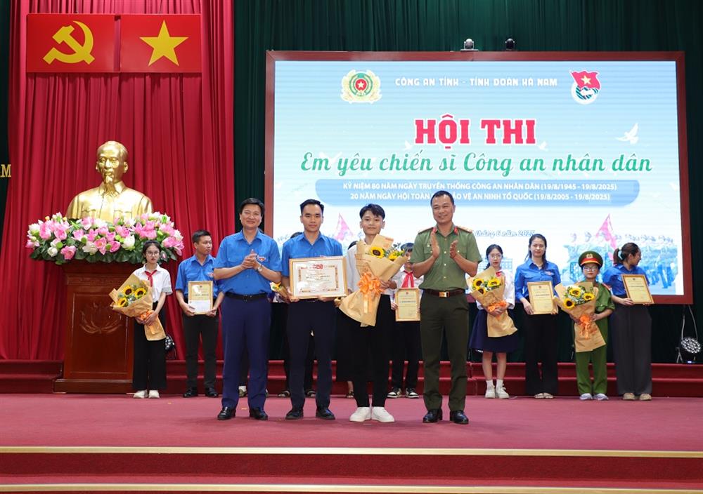 Đội thi Thành đoàn Phủ Lý xuất sắc giành giải Nhất tại hội thi.