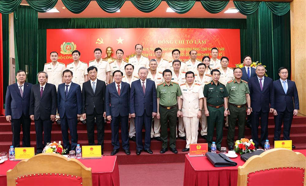 Các đại biểu dự buổi gặp mặt.