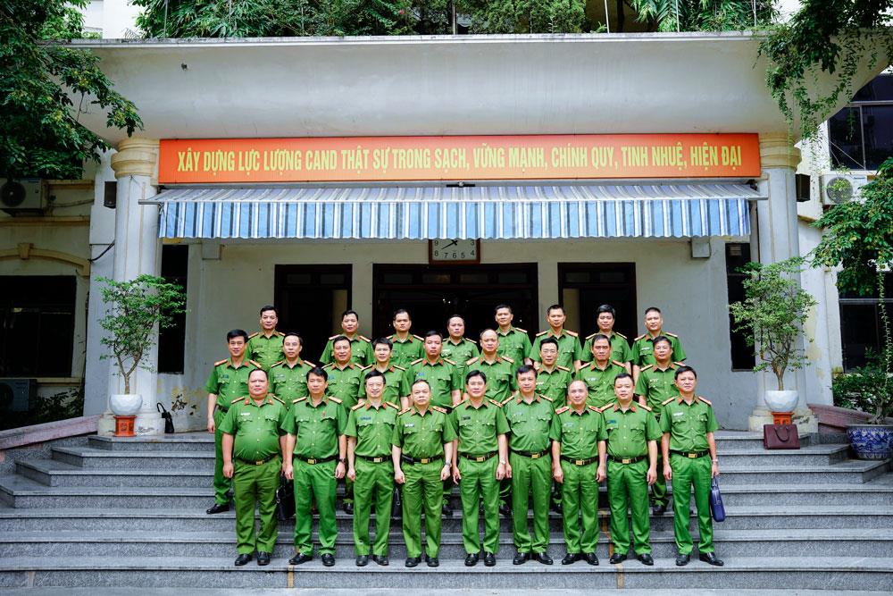 Các đại biểu dự buổi làm việc.