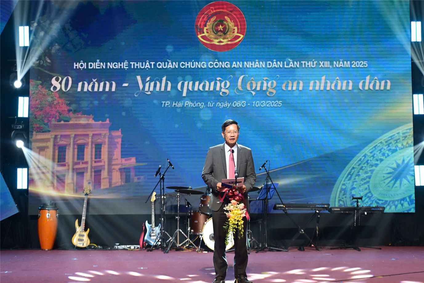 Đồng chí Lê Anh Quân, Phó Chủ tịch Thường trực UBND thành phố phát biểu chào mừng Hội diễn.