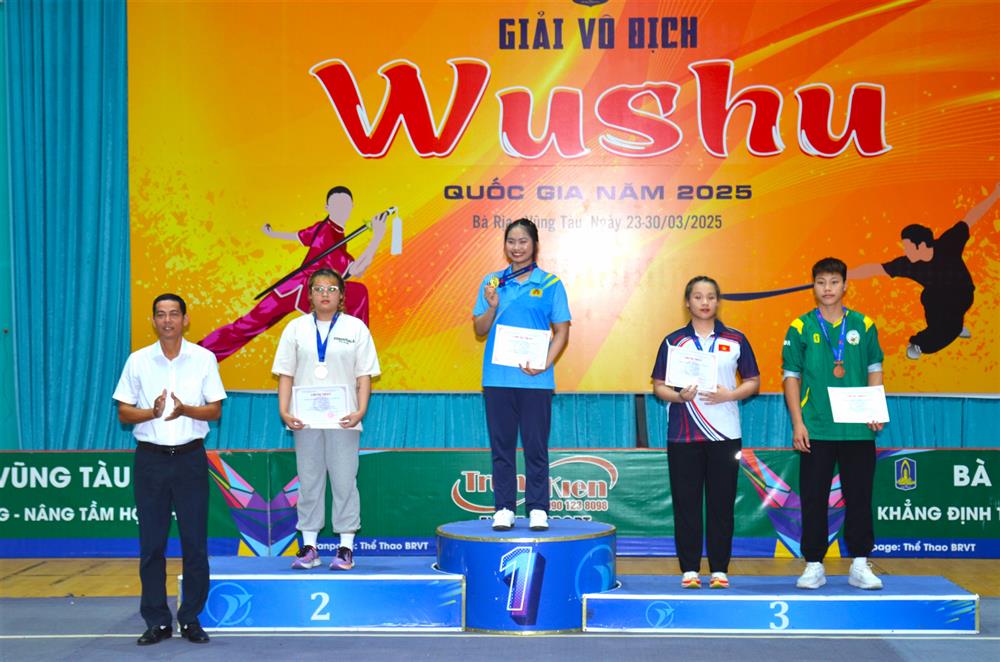 Vận động viên Nguyễn Thu Thảo nhận Huy chương Vàng nội dung thi đấu đối kháng trực tiếp hạng cân 75 kg nữ.