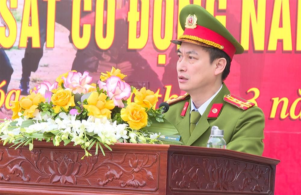 Đại tá Phùng Xuân Tiến, Phó Giám đốc Công an tỉnh phát biểu tại Lễ ra quân.