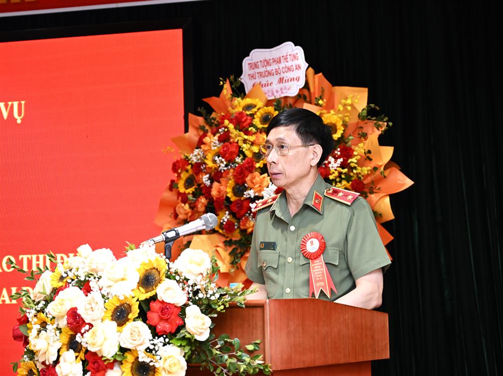 Trung tướng Trần Việt Kiều, Cục trưởng Cục Kỹ thuật nghiệp vụ chủ trì hội nghị.