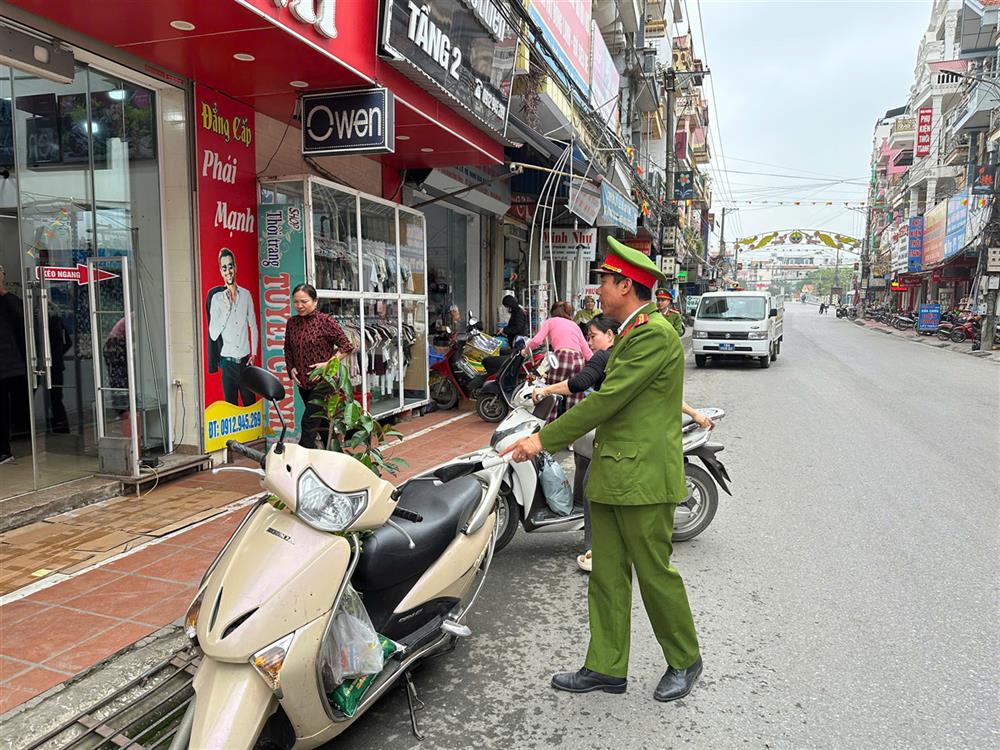Lực lượng Công an xã tổ chức tuần tra kiểm soát, bảo đảm trật tự an toàn giao thông