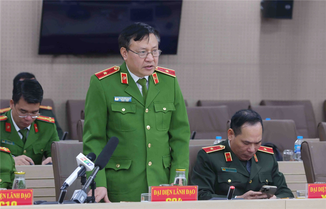 Đại diện lãnh đạo Cục Cảnh sát điều tra tội phạm về ma túy trả lời câu hỏi của báo chí.