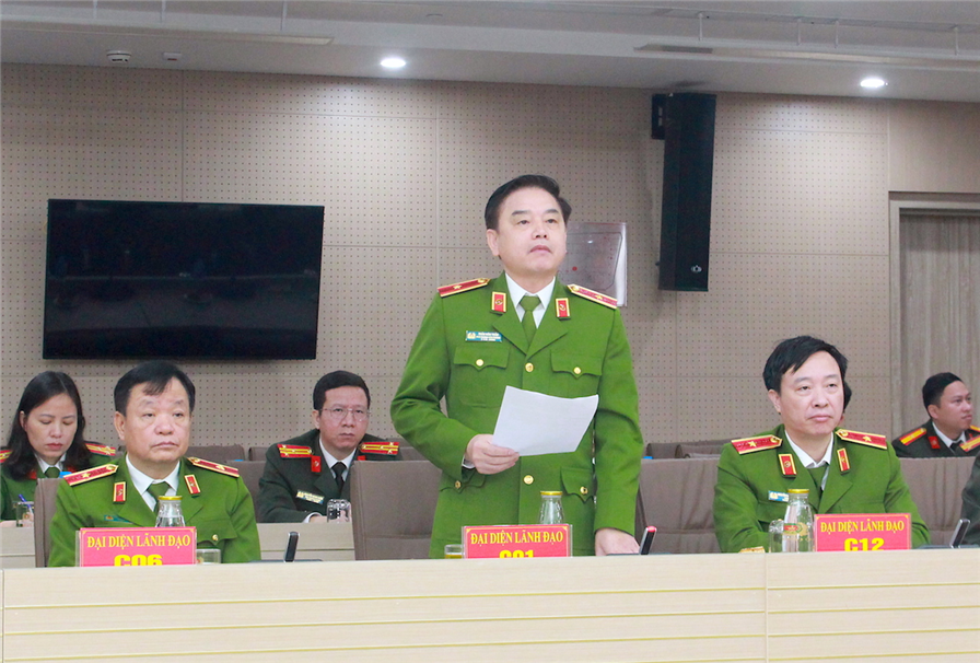 Đại diện Văn phòng Cơ quan Cảnh sát điều tra trả lời báo chí.
