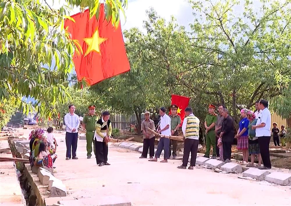 Đời sống của người dân bản Cu Vai, xã Xà Hồ, huyện Trạm Tấu từng bước được nâng cao.