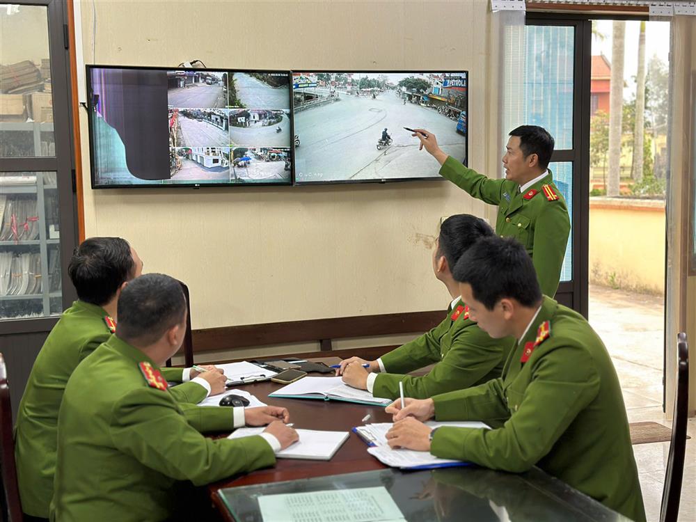 Ứng dụng công nghệ thông tin, chuyển đổi số, tăng cường cải cách hành chính, tạo thuận lợi cho người dân, doanh nghiệp.