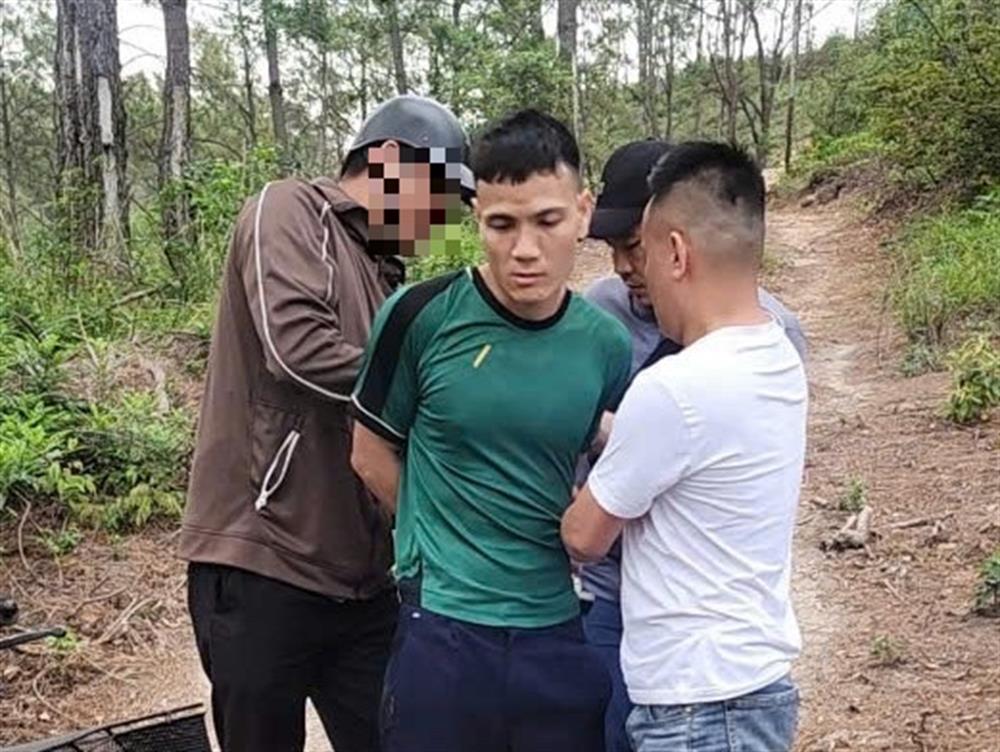 Đối tượng Nguyễn Văn Báo bị bắt khi đang lẩn trốn tại khu vực hồ Yên Trung, thành phố Uông Bí.