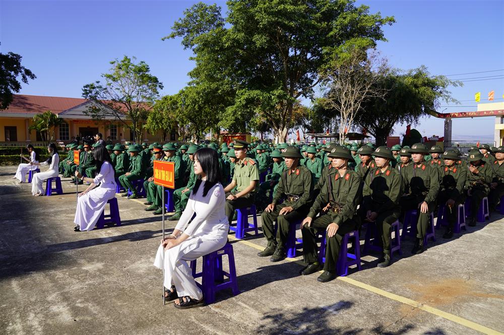Quang cảnh Lễ giao, nhận quân năm 2024 tại thị trấn Phú Hòa, huyện Chư Păh.