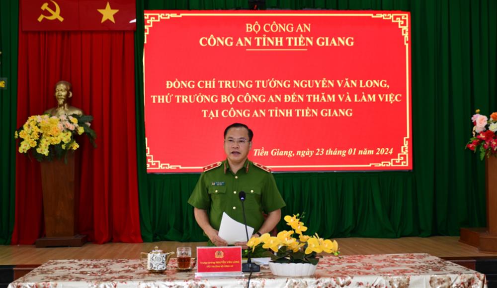 Trung tướng Nguyễn Văn Long, Thứ trưởng Bộ Công an phát biểu chỉ đạo tại buổi làm việc với Công an tỉnh Tiền Giang. 