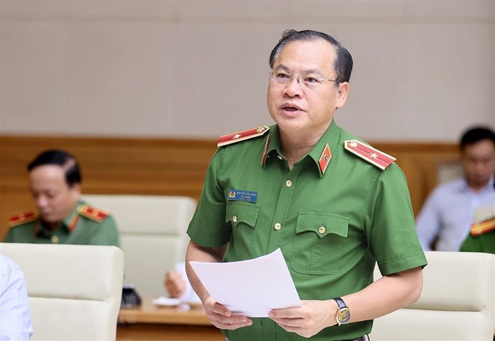 Thứ trưởng Bộ Công an Nguyễn Văn Long báo cáo tóm tắt tình hình, kết quả triển khai thực hiện Chỉ thị số 01 và các Công điện của Thủ tướng Chính phủ về tăng cường công tác PCCC.