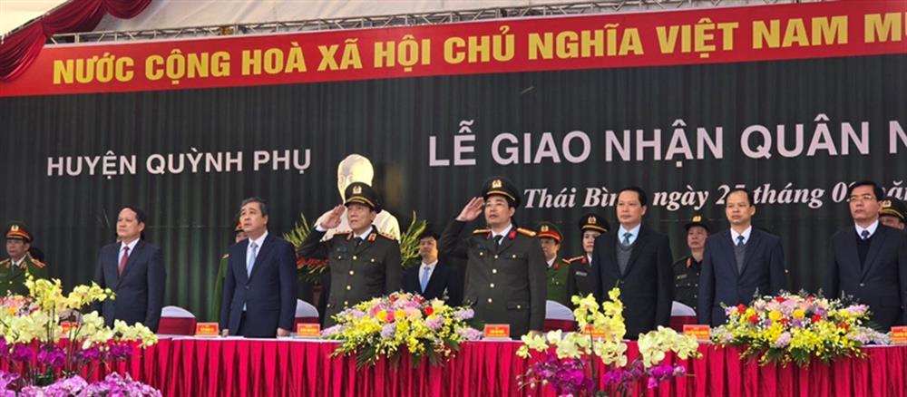 Thứ trưởng Lương Tam Quang cùng các đại biểu dự Lễ giao, nhận quân năm 2024.