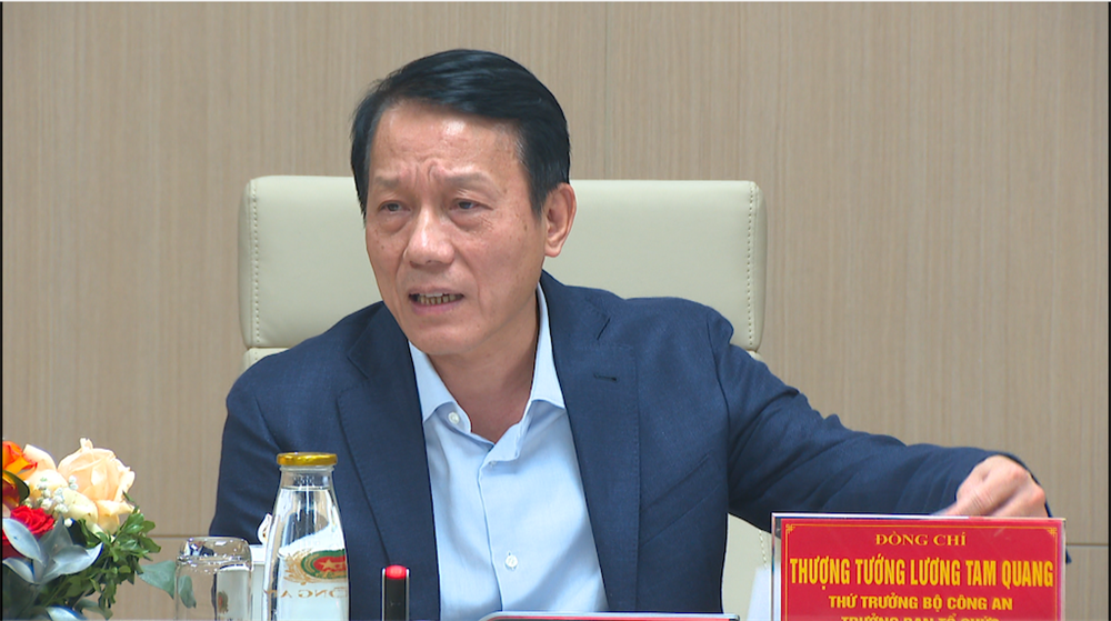 Thứ trưởng Lương Tam Quang phát biểu chỉ đạo tại cuộc họp.