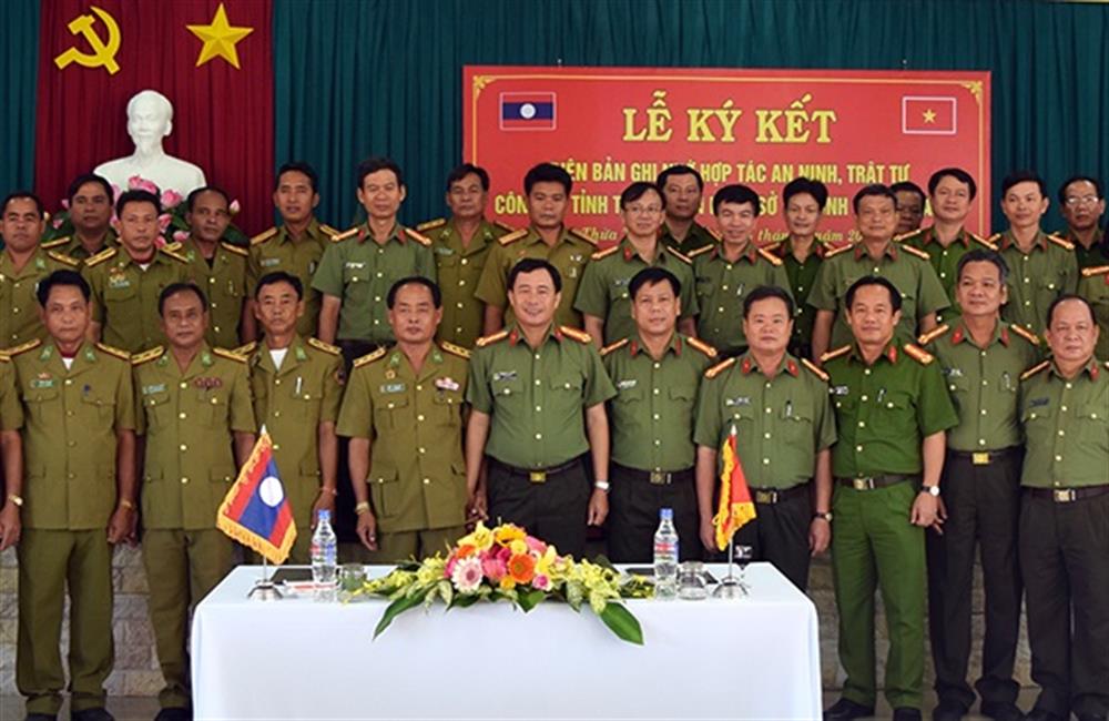 Công an tỉnh Thừa Thiên - Huế ký Biên bản ghi nhớ hợp tác bảo vệ an ninh biên giới với Sở An ninh tỉnh Salavan, Lào.