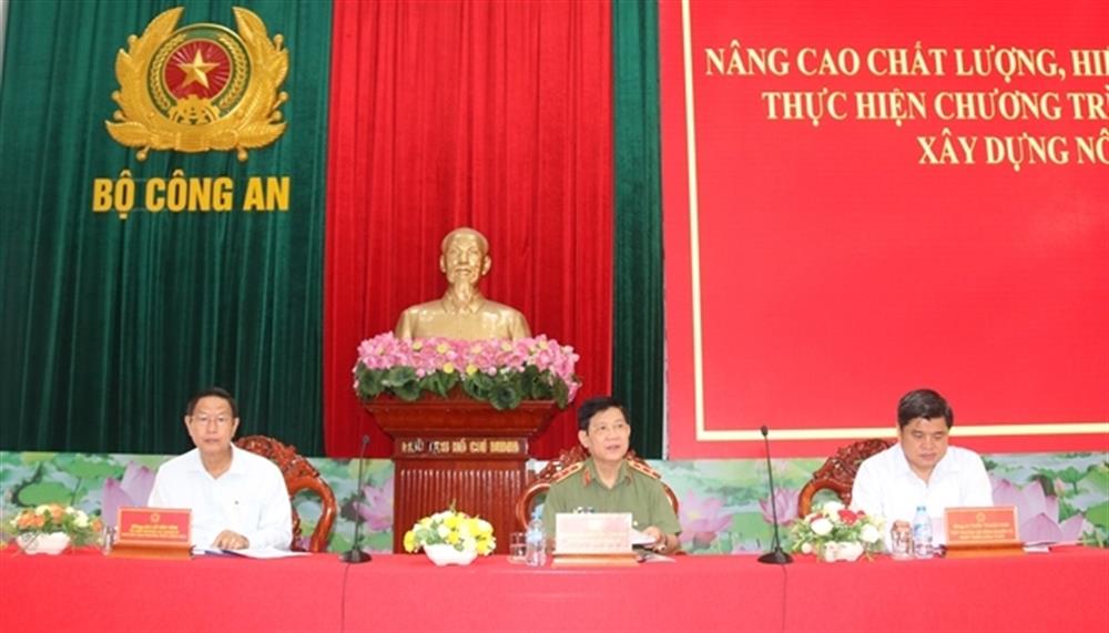Thứ trưởng Bộ Công an Nguyễn Văn Sơn; Thứ trưởng Bộ Nông nghiệp và Phát triển nông thôn Trần Thanh Nam (bên phải) đồng chủ trì Hội thảo.