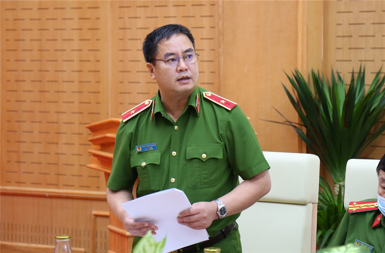 Thiếu tướng Phạm Công Nguyên, Cục trưởng Cục Cảnh sát QLHC về TTXH phát biểu tại Hội nghị.