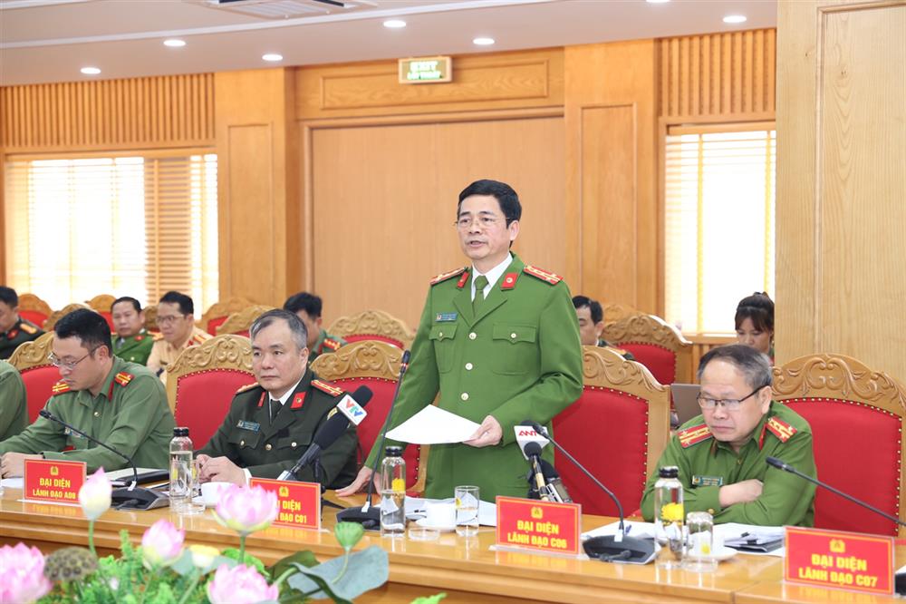 Đại diện Văn phòng Cơ quan Cảnh sát điều tra: Bộ Công an đã chỉ đạo các cục nghiệp vụ đặc biệt là Cục Cảnh sát điều tra tội phạm về ma túy tăng cường công tác tuyên truyền, quản lý và phòng ngừa chặt chẽ tại các địa phương, nhất là khu vực trường học, các hoạt động kinh doanh, mua bán lưu động xung quanh khu vực trường học và học đường; kết hợp với các ban, ngành, doand thể tại các địa phương tuyên truyền nhận biết các loại ma túy mới có thể trà trộn vào kẹo, nước giải khát. Ngoài ra, Bộ Công an cũng đã tiếp cận và phổ biến nhanh nhất với các loại ma túy mới. Các lực lượng nghiệp vụ khi phát hiện các loại chất này sẽ nhanh chóng thu giữ để giám định, làm rõ nguồn gốc. Thời gian qua, công tác chỉ đạo phòng ngừa, phát hiện và xử lý đối với một số vụ việc tại một số địa bàn đã được chủ động, khắc phục.