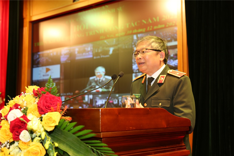 Đại biểu tham luận tại Hội nghị.
