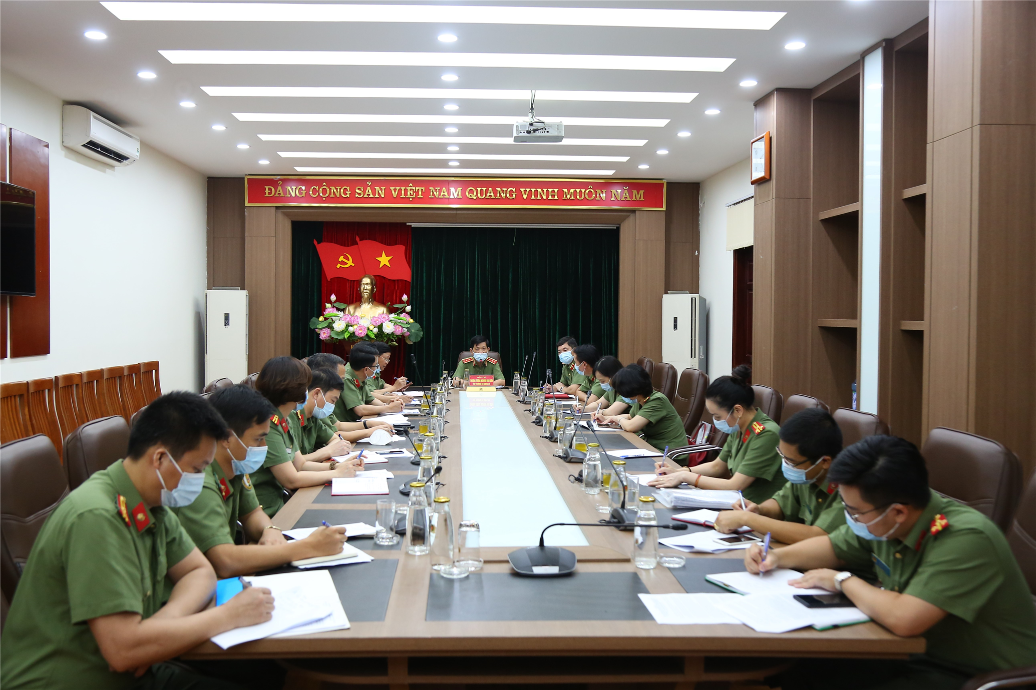 Toàn cảnh buổi làm việc.