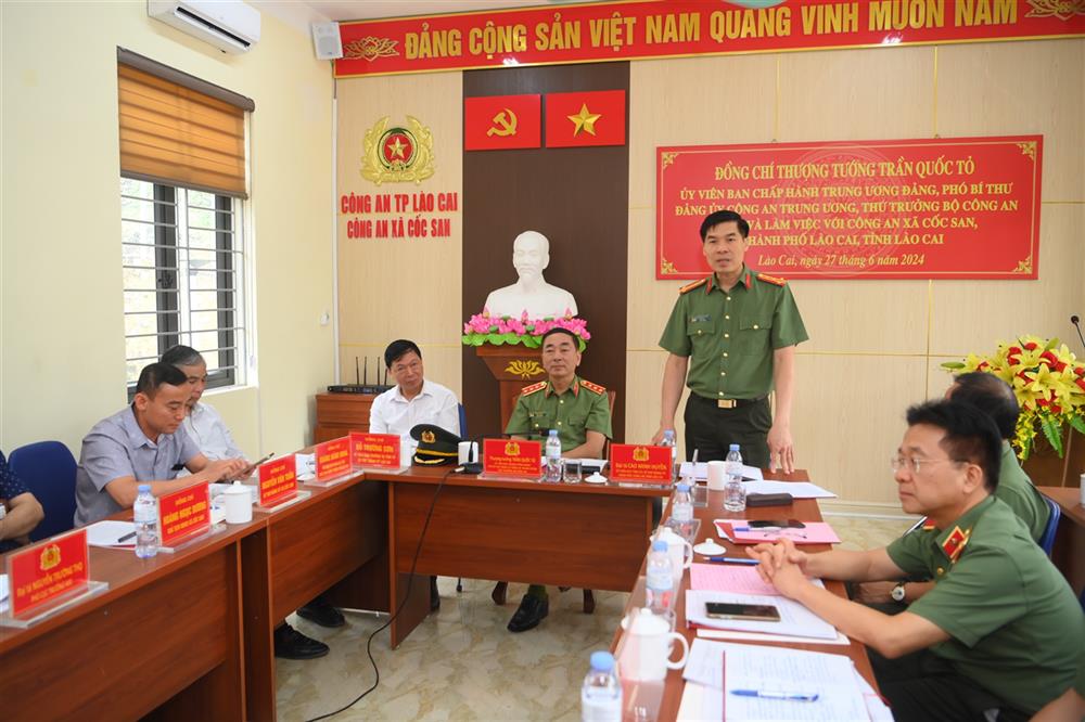 Đại tá Cao Minh Huyền, Giám đốc Công an tỉnh Lào Cai phát biểu tại buổi làm việc.
