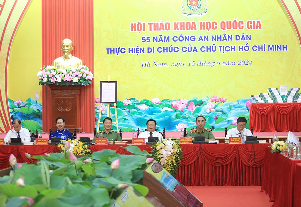 Các đồng chí chủ trì Hội thảo.