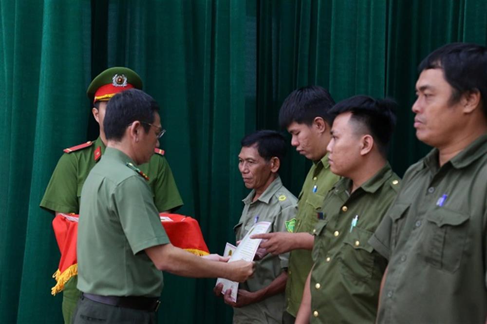 Cấp Chứng chỉ hoàn thành chương trình tập huấn, bồi dưỡng nghiệp vụ cho Lực lượng tham gia bảo vệ ANTT ở cơ sở.