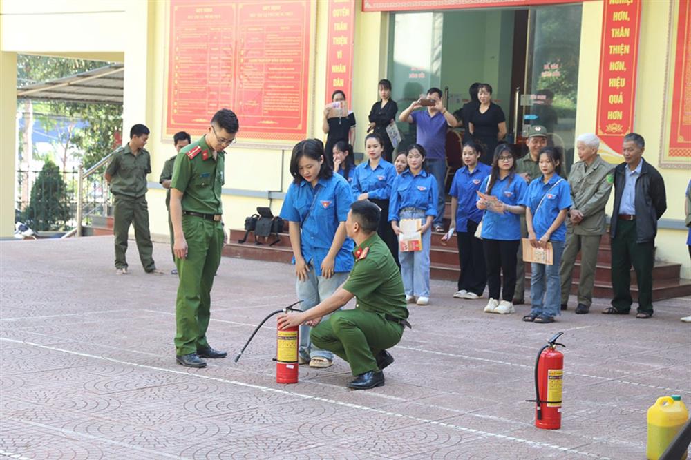 Qua thực hành chữa cháy, người dân đã hiểu được cách thức thực hành, áp dụng trong thực tế.