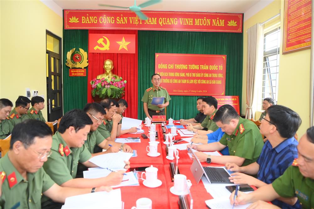 Thứ trưởng Trần Quốc Tỏ phát biểu chỉ đạo tại buổi làm việc với Công an xã Bản Giang (tỉnh Lai Châu)