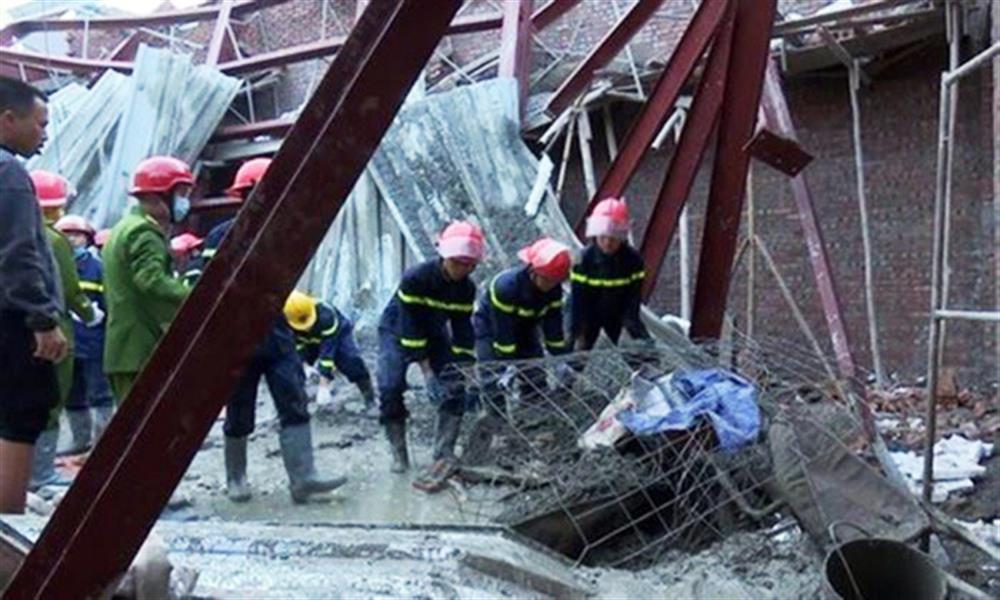 Cán bộ, chiến sĩ Cảnh sát Phòng cháy chữa cháy và cứu nạn, cứu hộ Công an tỉnh Thái Bình tại hiện trường.