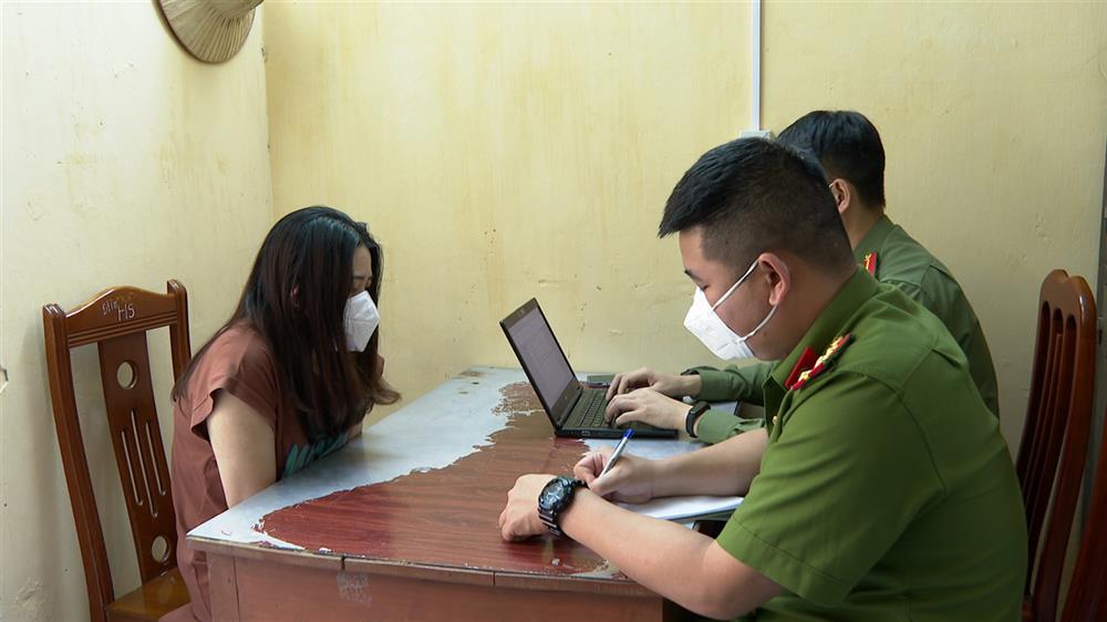 Đối tượng Phạm Thị Mỹ H tại cơ quan Công an.