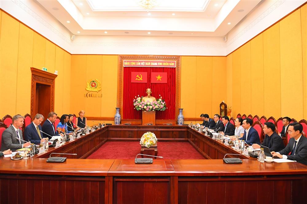 Toàn cảnh buổi làm việc.