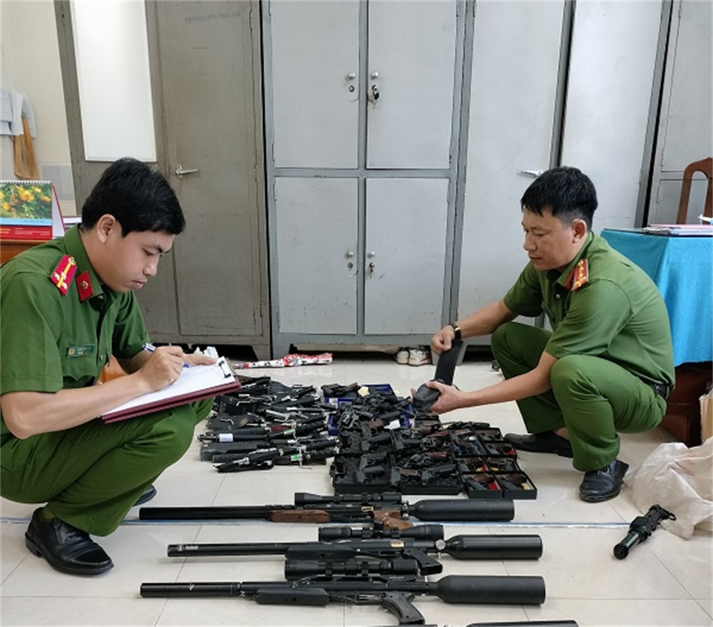 Lực lượng Công an tỉnh Đồng Tháp thu hồi VK,VLN, CCHT.