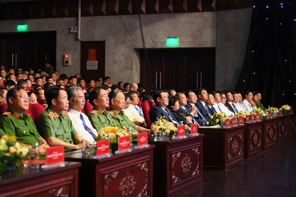 Tôn vinh những tập thể, cá nhân có thành tích xuất sắc trong công tác phòng cháy, chữa cháy và cứu nạn, cứu hộ