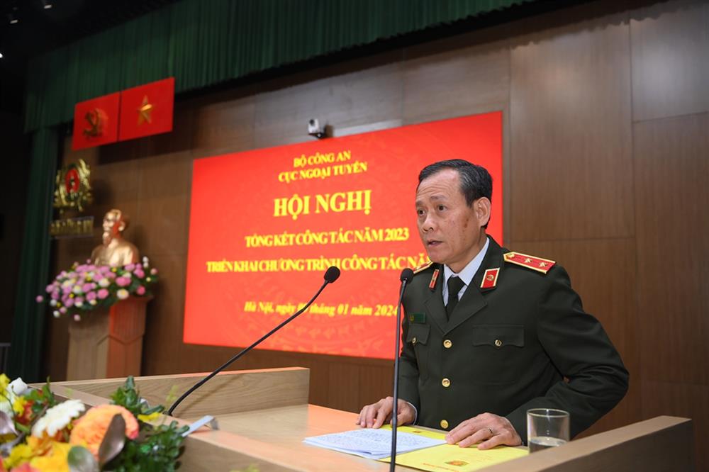 Trung tướng Đoàn Hùng Sơn, Cục trưởng Cục Ngoại tuyến chủ trị hội nghị. 