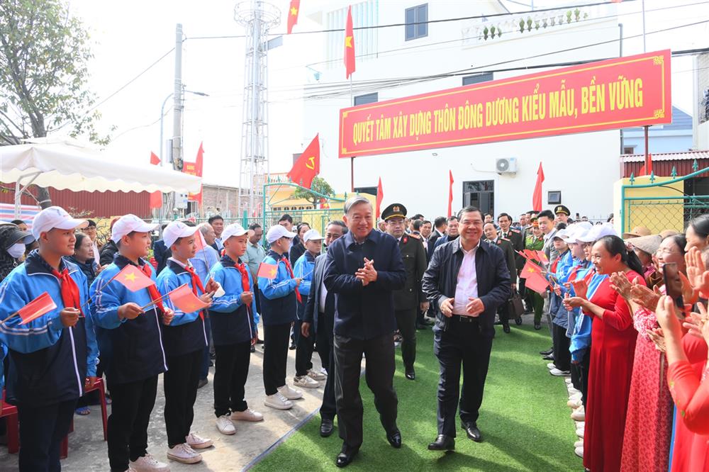 Bộ trưởng Tô Lâm về dự Ngày hội “Đại đoàn kết toàn dân tộc” ở khu dân cư thôn Đông Dương, xã Xuân Hòa, huyện Xuân Trường, tỉnh Nam Định.