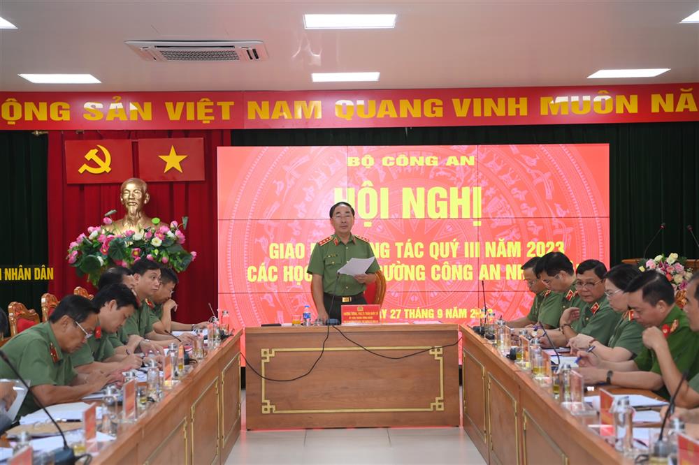 Thứ trưởng Trần Quốc Tỏ phát biểu chỉ đạo tại Hội nghị giao ban.