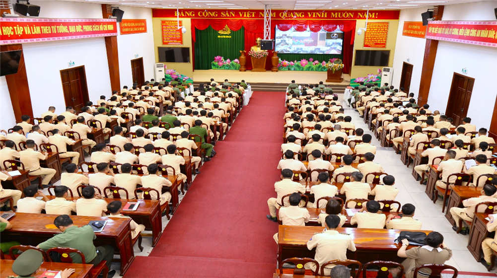 Toàn cảnh buổi tọa đàm.