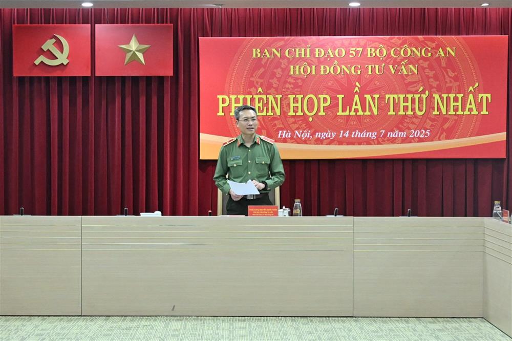 Thiếu tướng Nguyễn Quốc Toản, Chánh Văn phòng Bộ, Ủy viên Thường trực, Chủ tịch Hội đồng Tư vấn Ban Chỉ đạo 57 Bộ Công an chủ trì Phiên họp.