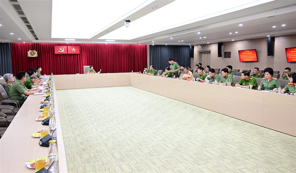 Toàn cảnh cuộc họp Ban Chỉ đạo xây dựng Đề án “Tăng cường sự lãnh đạo của Đảng đối với công tác bảo đảm an ninh, trật tự ở cơ sở trong tình hình mới”.