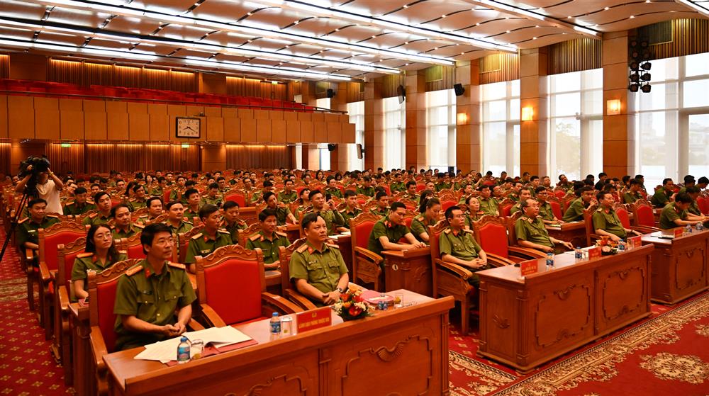 Các đại biểu và học viên tham dự Lớp bồi dưỡng nghiệp vụ.