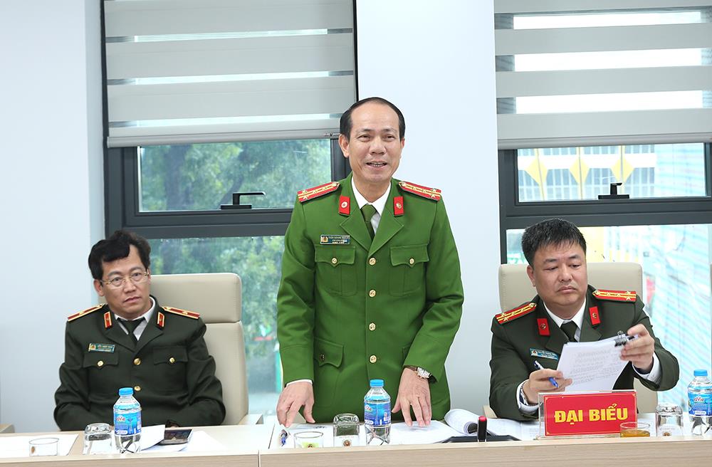 Các đại biểu thảo luận tại buổi làm việc.