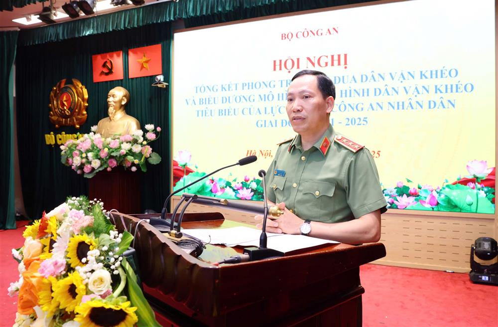 Thứ trưởng Lê Văn Tuyến phát biểu tại Hội nghị.