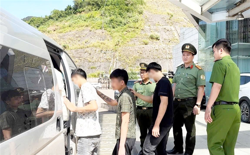 Nạn nhân mua bán người có quyền từ chối biện pháp bảo vệ do cơ quan, người có thẩm quyền áp dụng và tự chịu trách nhiệm về an toàn của bản thân.