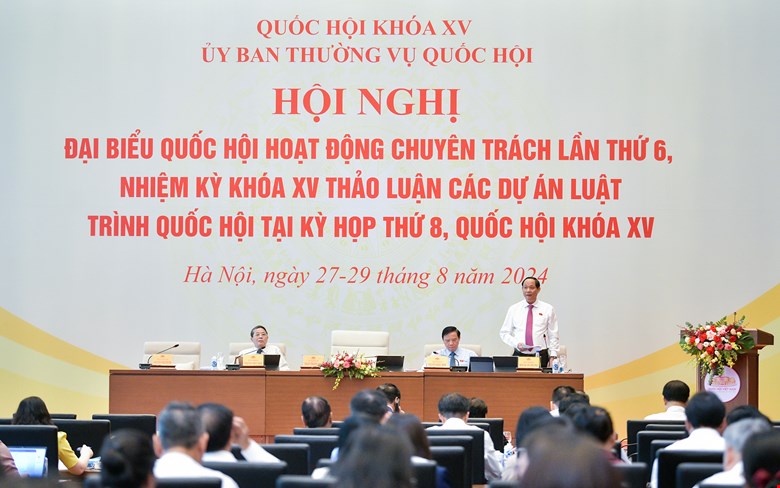 Phó Chủ tịch Quốc hội Trần Quang Phương điều hành nội dung thảo luận.